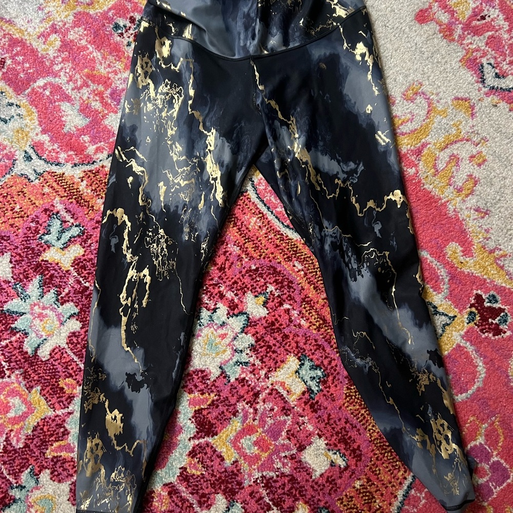 Old Navy Black and Gold Patterned Leggings